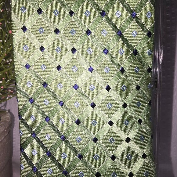 U.S. POLO ASSN. 100% SILK APPLE GREEN MENS TIE DIAMOND DESIGN EUC - Picture 2 of 6